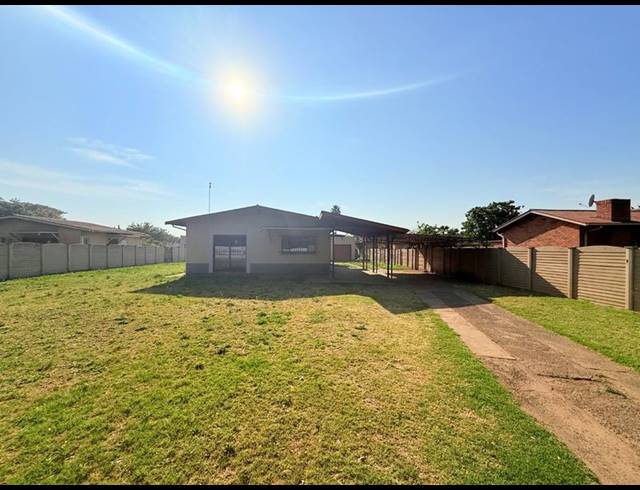 3 BEDROOM HOUSE FOR SALE IN VANDERBIJLPARK CE 2